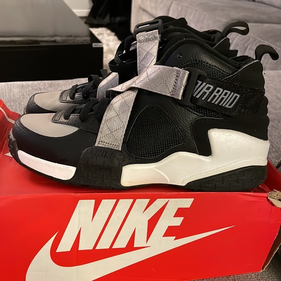 Nike - Picture 4 of 4